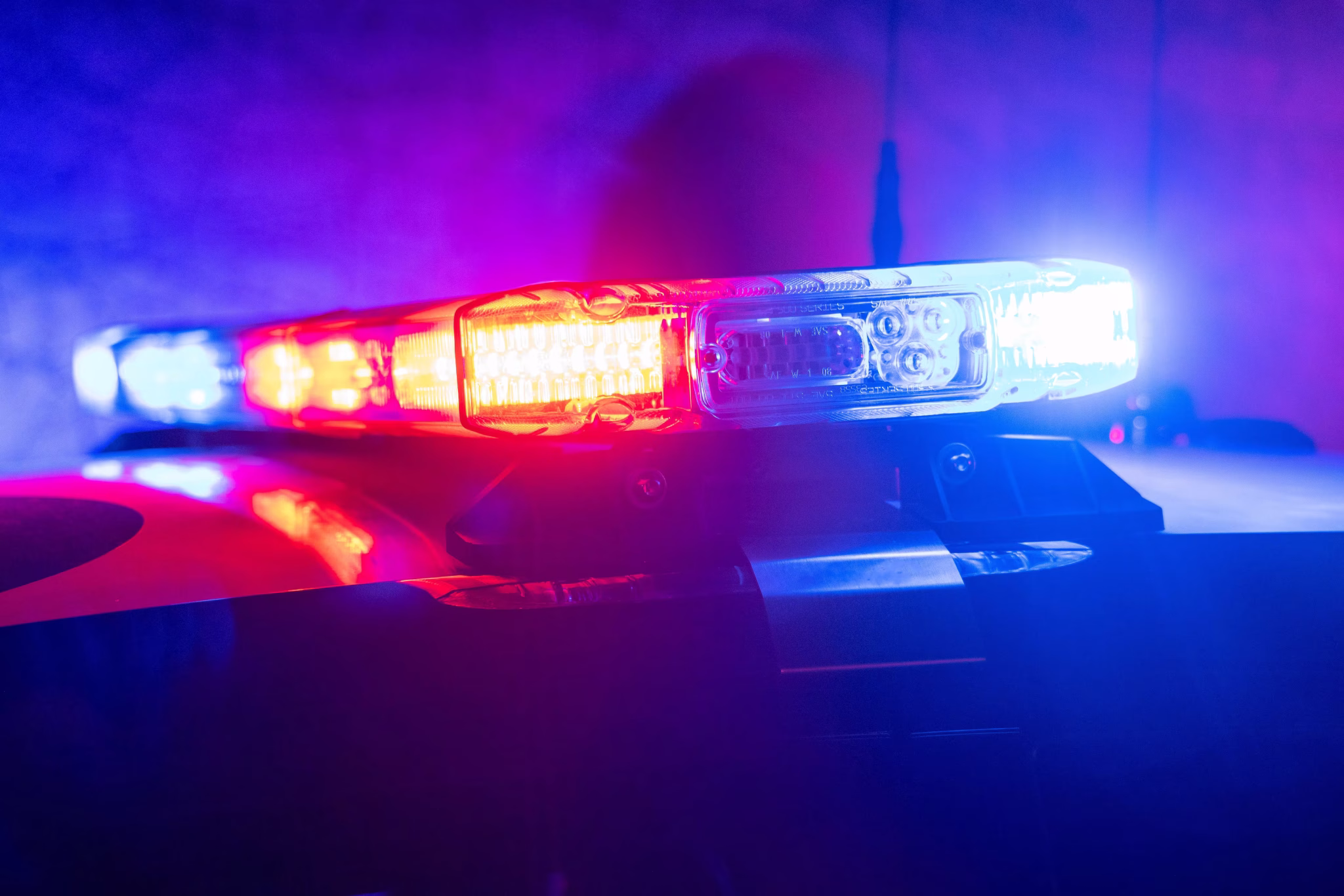 2 pedestres feridos, policial estável após acidente com a polícia em Miami