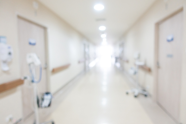 2 são jogados do quadriciclo e levados às pressas para o hospital após acidente em Sunrise