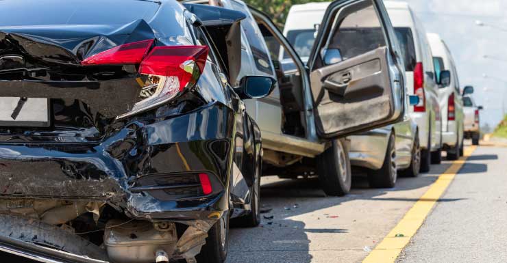 Acidente com dois veículos envolvendo um caminhão na I-75 em Ocala interrompe o tráfego, sem feridos