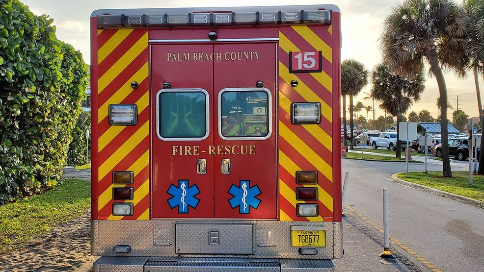 Bom samaritano resgata duas pessoas de um carro que caiu em um canal no Condado de Palm Beach