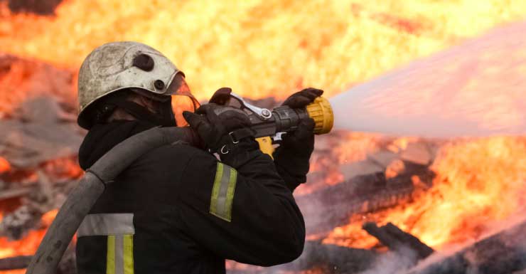 Incêndio em vários iates no noroeste de Miami-Dade está sendo investigado como incêndio criminoso, dizem as autoridades; não há registro de feridos