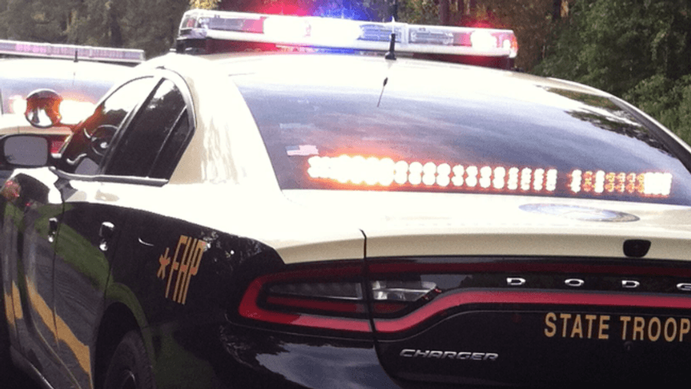 Mulher de Fairhope fica gravemente ferida em acidente de um veículo em chamas no Condado de Escambia ESCAMBIA COUNTY, Flórida - Uma mulher de 22 anos de idade, de Fairhope, sofreu ferimentos graves após uma colisão com um único veículo no Condado de Escambia na noite de domingo. Segundo a polícia, o incidente ocorreu por volta das 20h41, quando um veículo utilitário esportivo Nissan cinza foi atingido na US-29, ao norte da Highway 164, em McDavid. De acordo com a FHP, o veículo ficou em chamas pouco tempo depois. Os policiais dizem que a mulher foi retirada do utilitário e levada de avião para o hospital por causa dos ferimentos. Ela era a única pessoa no utilitário esportivo. A investigação ainda está em andamento. Fuente: Mulher de Fairhope fica gravemente ferida em acidente com um único veículo no Condado de Escambia