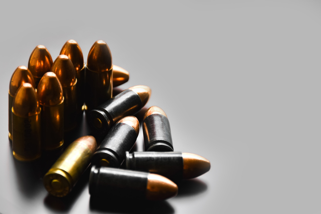 Dois sob custódia, terceiro suspeito foragido após tiroteio no Walmart de Port Charlotte