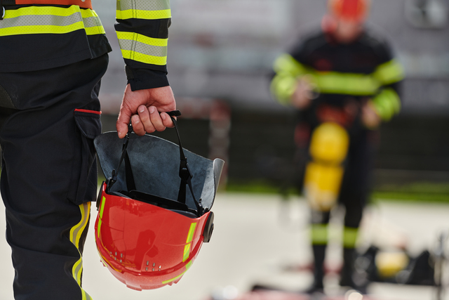 Incêndio em veículo fecha Beachline em Orange County