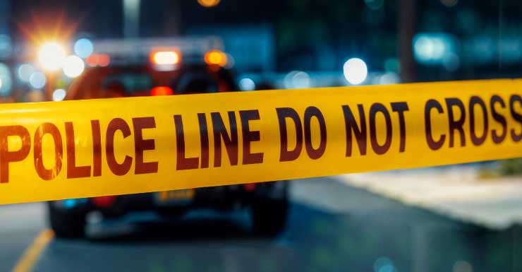 Homem de 68 anos agarrado pelo pescoço e empurrado contra prateleiras em Walgreens em Miami; busca pelo suspeito em andamento