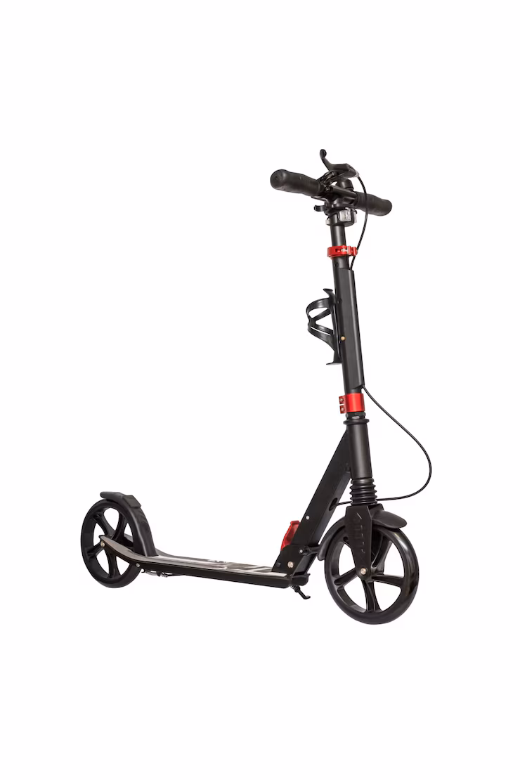 Policiais investigam acidente entre scooter e caminhão em Gainesville