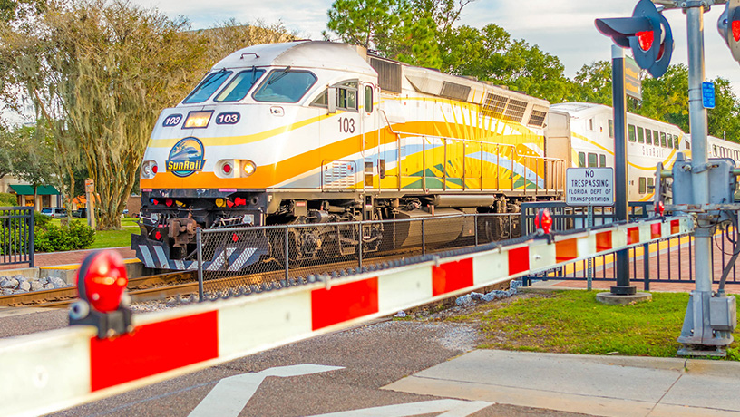 Trem SunRail atinge e mata motociclista no Condado de Orange, dizem os soldados