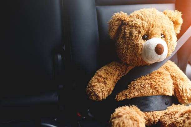 Seis crianças são arremessadas de carro que capota durante acidente no condado de Pasco