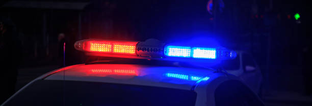 Dois feridos em um acidente envolvendo um carro da polícia de Largo
