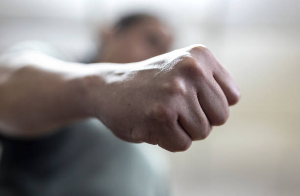 Homem de Ebro preso após agredir sua mãe no rosto durante uma discussão