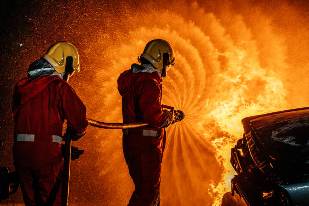 Incêndio em veículo bloqueia saída da I-95 Sul no condado de Palm Beach