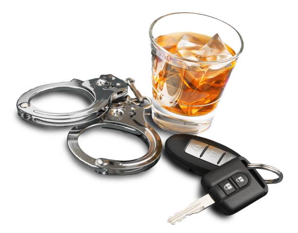 Mulher do sul de Fort Myers acusada de dirigir sob o efeito do álcool após colidir com o carro de um policial e se recusar a fazer o teste do bafômetro