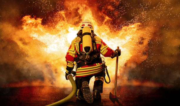 Os bombeiros extinguem incêndios em uma casa na reserva Miccosukee, em West Miami-Dade; não há feridos