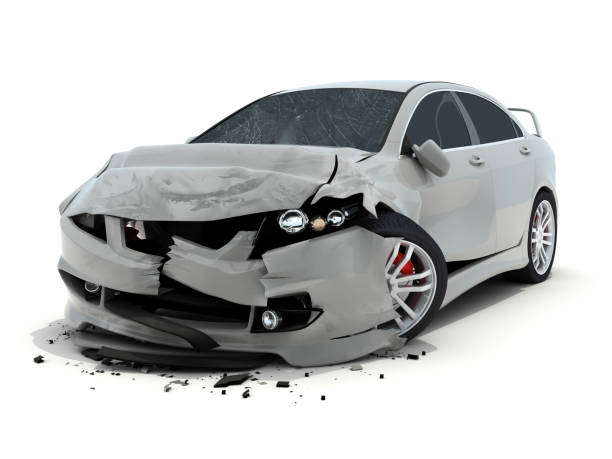 Quatro feridos após carro colidir contra um prédio