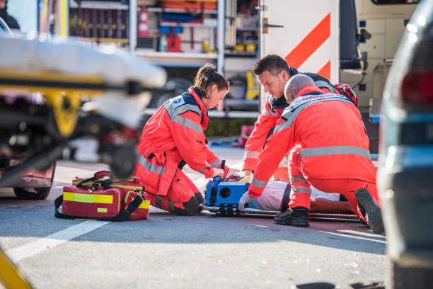 Um homem de 68 anos morre em um acidente de motocicleta após dirigir na faixa esquerda e capotar