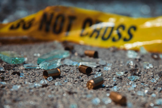 Um jovem de 14 anos foi baleado em um tiroteio a partir de um veículo em movimento perto da Glover Street em Eustis, de acordo com a polícia