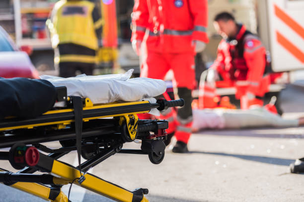 Uma mulher grávida e outras três pessoas ficam feridas em um acidente com capotamento em Miami; dois detidos