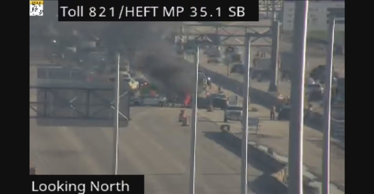 1 pessoa hospitalizada após incêndio em carro causar fechamento da Turnpike sentido sul em Hialeah Gardens