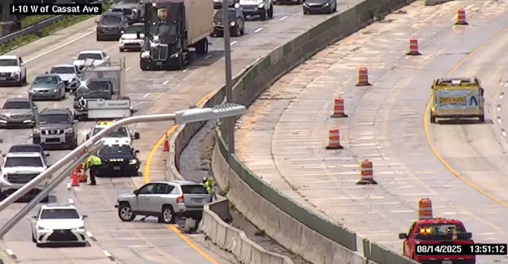 Acidente na I-10 Leste Causa Congestionamento na Cassat Avenue