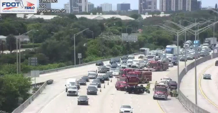 Acidente na I-95 Norte em West Palm Beach causa lentidão no trânsito