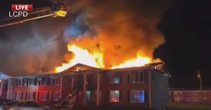 Bombeiros de Lake City controlam incêndio em apartamento; não há feridos.