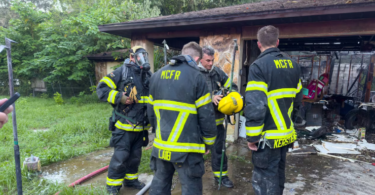Bombeiros do Condado de Marion combatem incêndio em casa em Belleview
