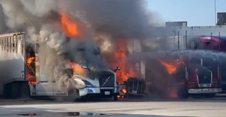 Caminhão pega fogo e gera fumaça visível a quilômetros em Hallandale Beach