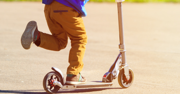 Criança de 8 anos em Nocatee é atropelada por caminhão da UPS enquanto andava de patinete elétrico e está em estado crítico, diz o gabinete do xerife