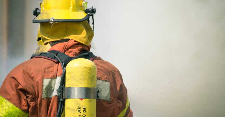 FOTOS Incêndio atinge condomínio em Pinellas County