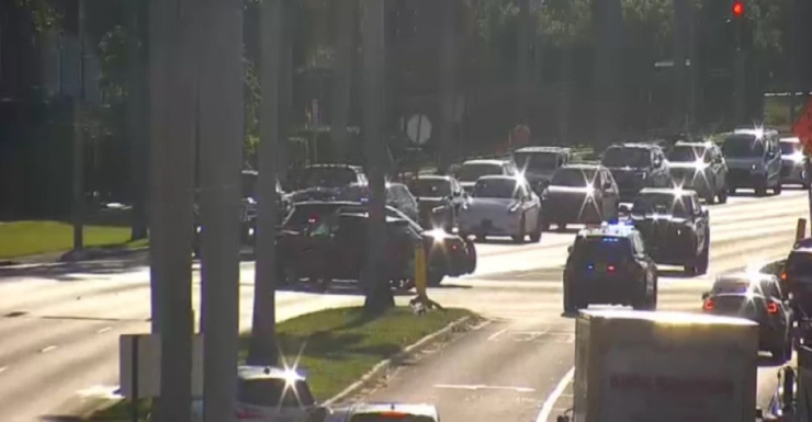 Grave acidente bloqueia todas as faixas na Palm Beach Lakes Blvd.