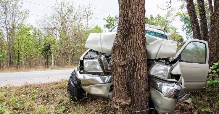 Homem de Marianna morre em colisão com árvores na State Road 73.