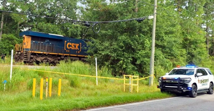 Homem é encontrado morto próximo aos trilhos de trem no Condado de Escambia; investigação em andamento