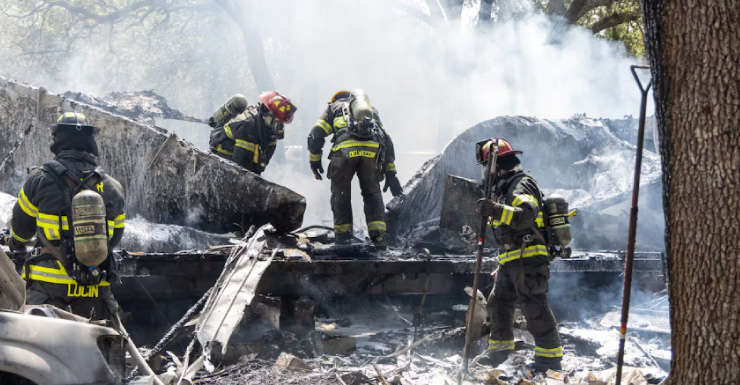Incêndio destrói casa móvel e mata cachorro no Condado de Marion