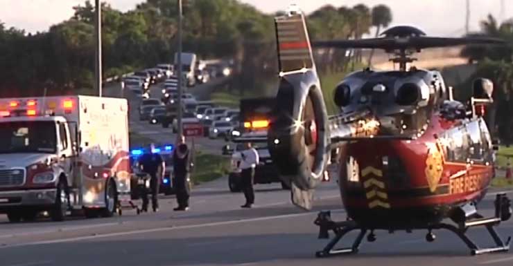 Motorista é levado de helicóptero ao hospital após carro colidir com poste e pegar fogo na I-75 em Weston