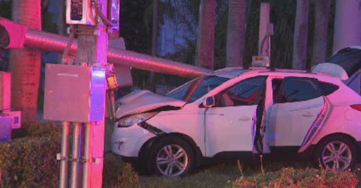 Motorista fica ferida em acidente na Hallandale Beach Boulevard