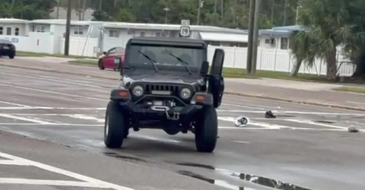 Pedestre é hospitalizado após ser atropelado por um Jeep em Largo, dizem policiais
