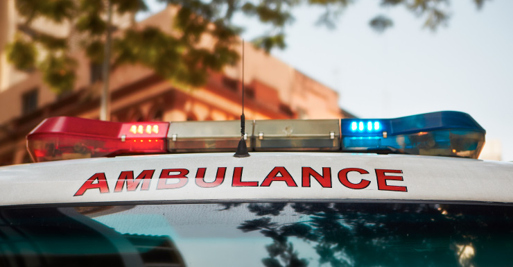 Policial de Miami é hospitalizado após sofrer lesão na perna durante abordagem de trânsito