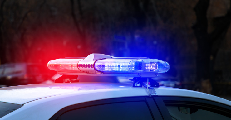 Policial de St. Pete resgata bebê de 1 ano de homem que tentava correr para o trânsito, dizem autoridades