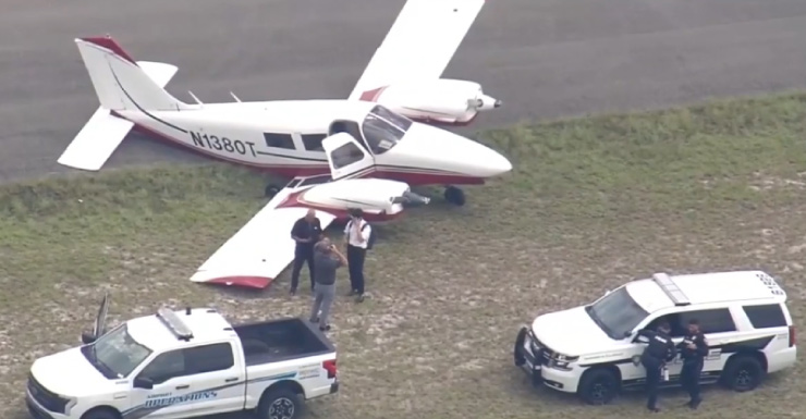Sem feridos após avião derrapar na pista do Aeroporto North Perry devido a falha no trem de pouso