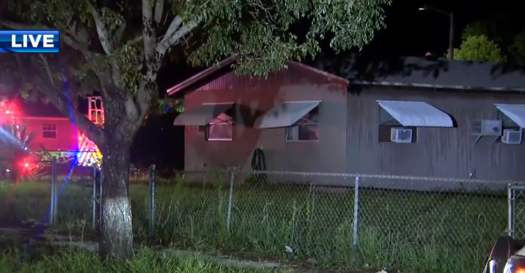 Uma pessoa é levada de helicóptero ao hospital após incêndio destruir casa em Miami Gardens
