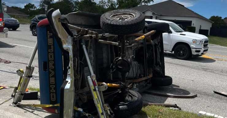 2 acidentes com capotamento acontecem com poucas horas de diferença na mesma rua em Spring Hill