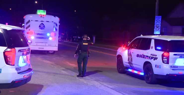 2 mortos e 1 hospitalizado após tiroteio em Dade City; suspeito continua foragido