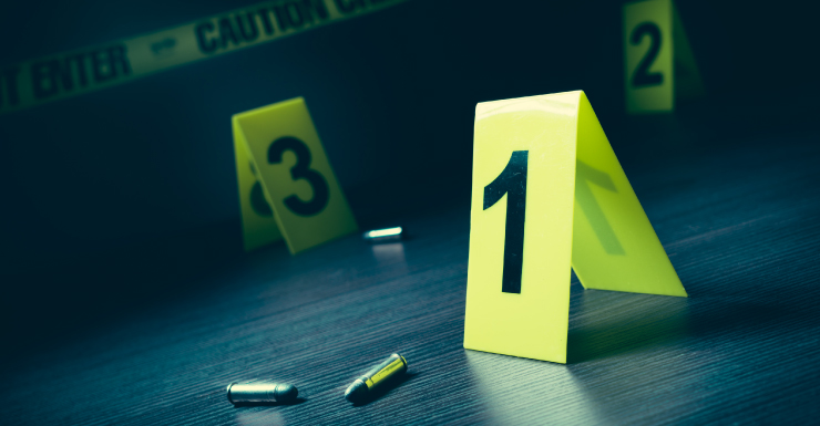 Adolescente de 17 anos é acusado de homicídio após corpo ser encontrado em terreno de Tampa