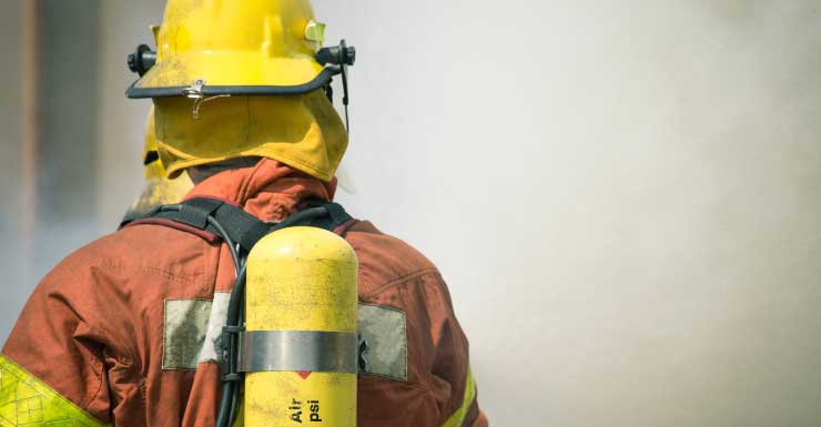 Corpo de Bombeiros do Condado de Charlotte apaga incêndio em casa em Punta Gorda na manhã de domingo