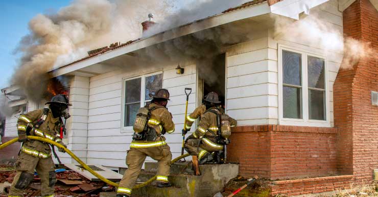 Equipes controlam incêndio em residência no sudoeste de Miami-Dade; sem feridos