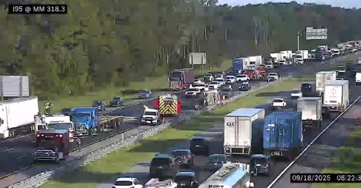 Faixas reabrem após acidente na I-95 sentido sul, logo ao norte dos outlets de St. Augustine