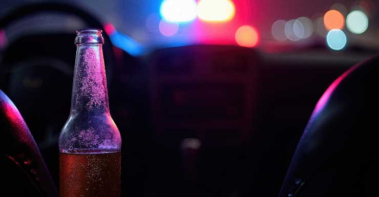 Homem de Hudson morre após motorista embriagada com nível de álcool 3x acima do permitido atingir carro, cerca e barcos Patrulha Rodoviária da Flórida