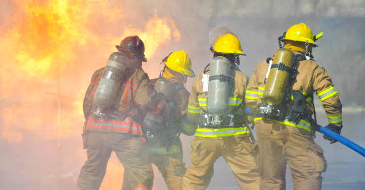 Hóspedes são realocados após incêndio no 2º andar de hostel em Miami Beach; nenhum ferido