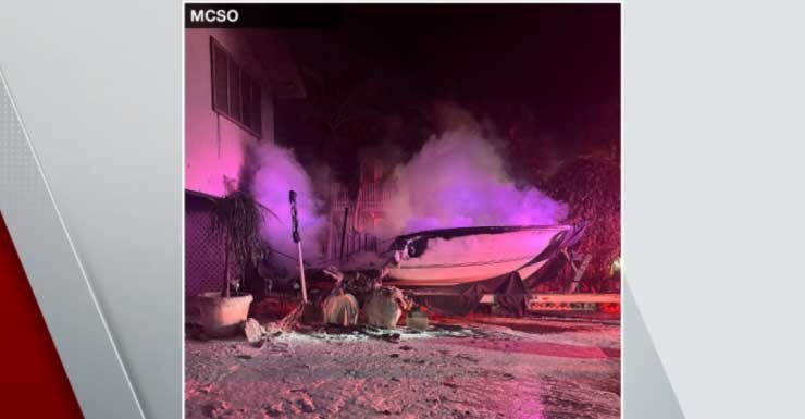 Incêndio em barco se espalha para residência em Marathon