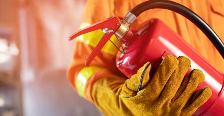 Incêndio matinal destrói residência na Miller Road, em Bonita Springs
